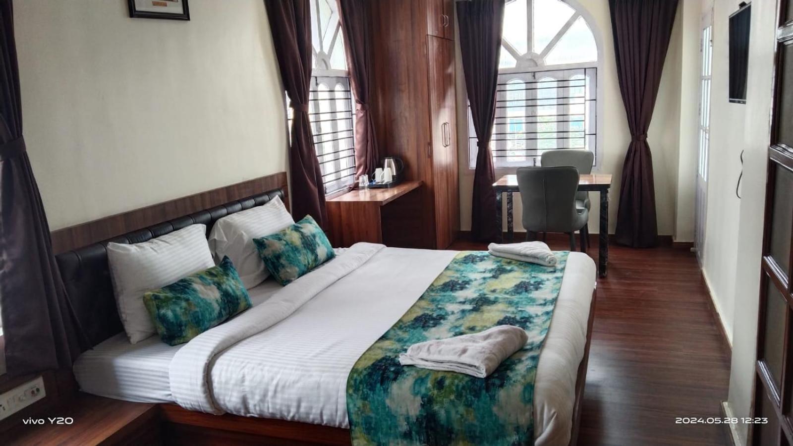 Hotel Calcutta Buitenkant foto